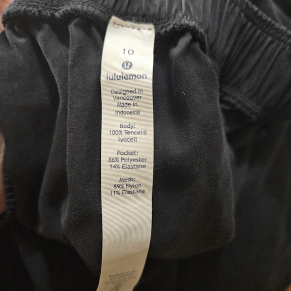 Lululemon Black 100% Tencel Can You Fell The Pleat Ankle Pants - Picture 6 of 7